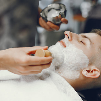 Гладкое бритье: техника и секреты от профессиональных барберов